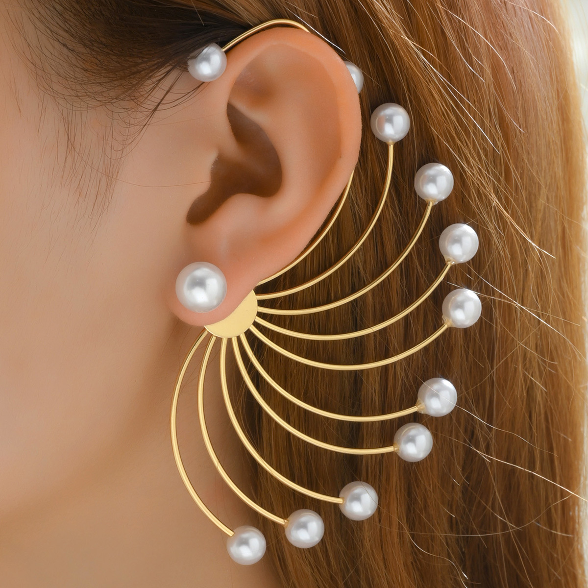 Perla a forma di ventaglio personalizzata europea americana transfrontaliera nuova perla a forma di ventaglio per donne, orecchini geometrici, semplici e_voghion.com