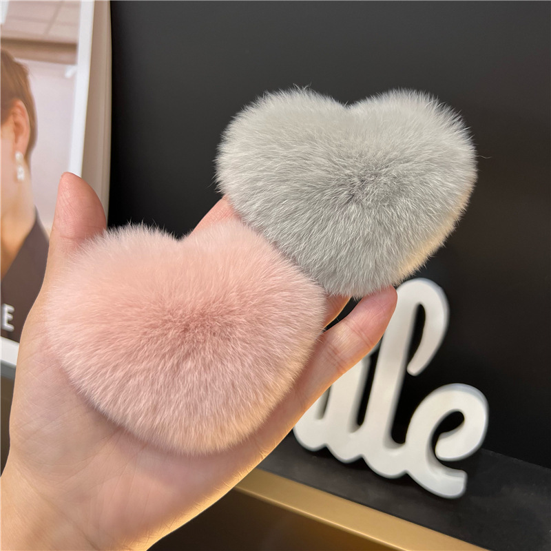 Women's Cute Simple Style Heart Shape Rabbit Fur Hair Clip display picture 12