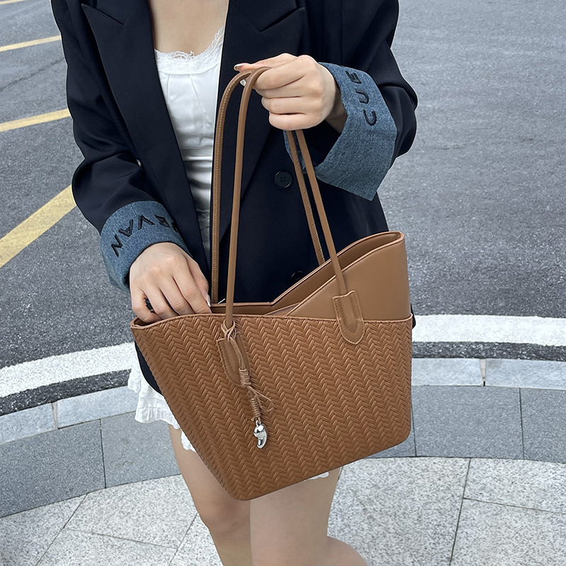 大容量包包女秋季百搭2025新款简约单肩包今年流行质感通勤托特包|undefined