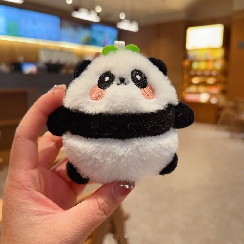 ネットの赤いかわいいパンダのペンダントのぬいぐるみのキーホルダーの公の子のカバンはアクセサリーのペンダントの人形を掛けます。|undefined