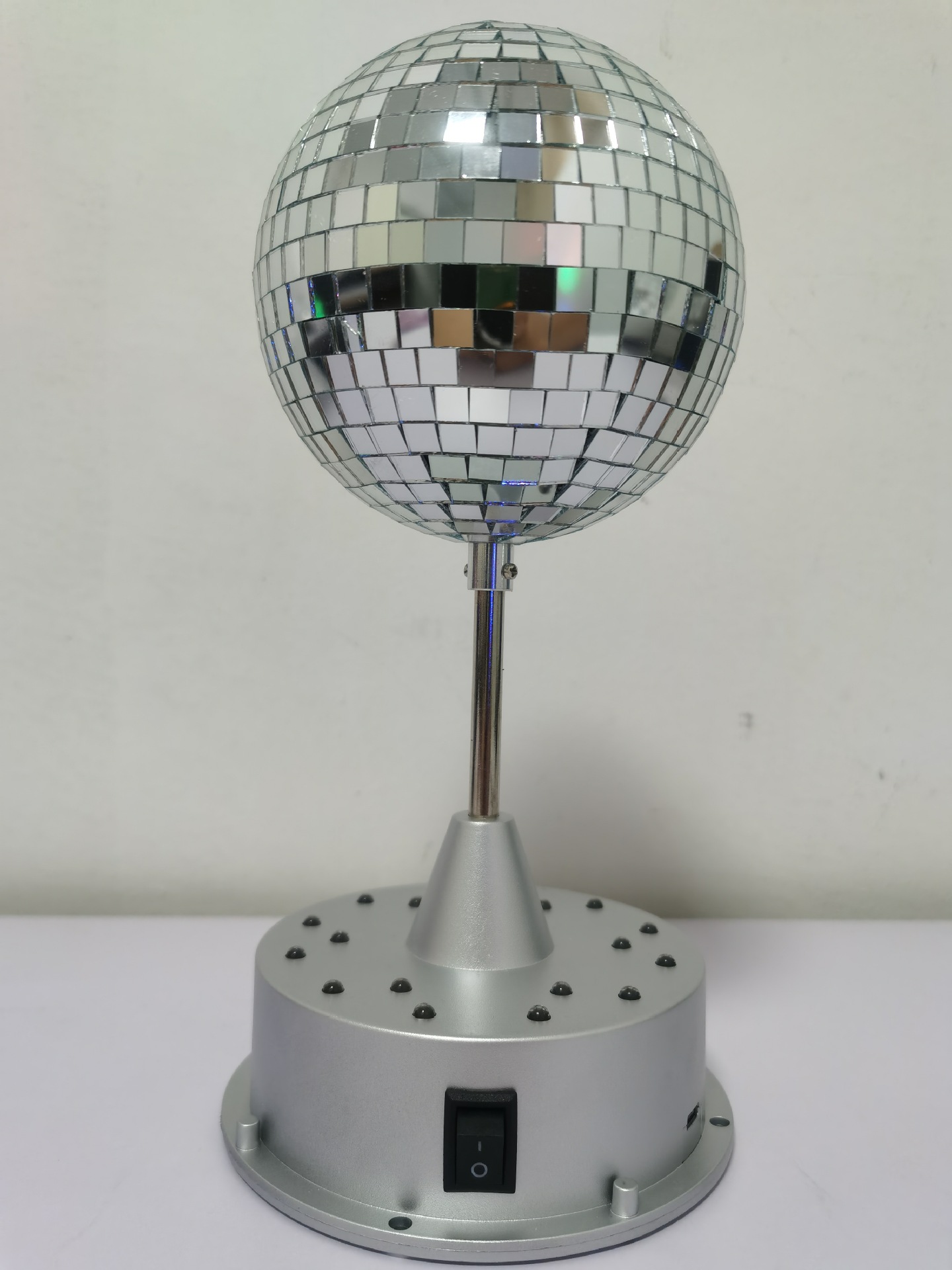 2023 nueva etapa luz automática giratoria colgante LED colorido cambio de color partido Luz 5 pulgadas espejo bola