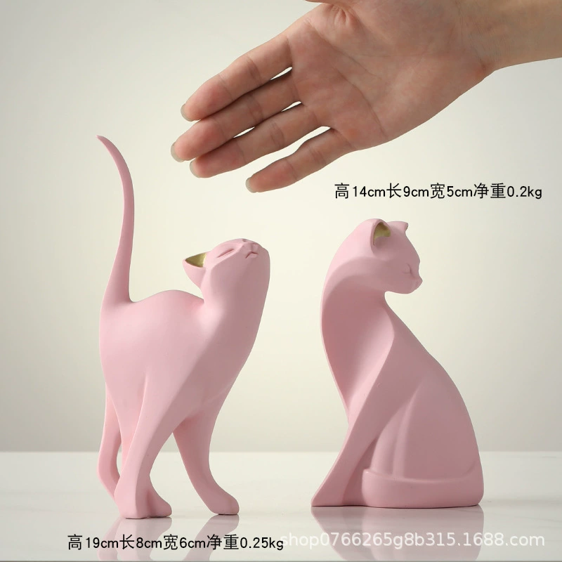 Очаровательный кот slain? (надо корректно)" - The original: "Enchanting Cat Slaying Creative Office Desktop bedroom Living room decoration room Forming a new home wedding gift". We should translate gracefully: "Очаровательная кошка, убийство?" This seems mistranslated. Perhaps intended: 
