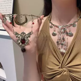 项链;耳环;手链