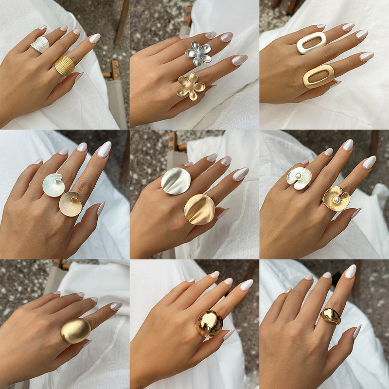 European and American Cross-Border Exaggerated French Disc Pleated Metal Ring, Simple Asymmetrical Hand Ornaments, Niche Flower Jewelry
