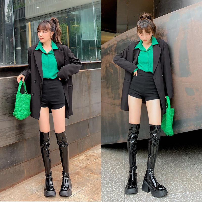 블랙 오버 더 니 부츠