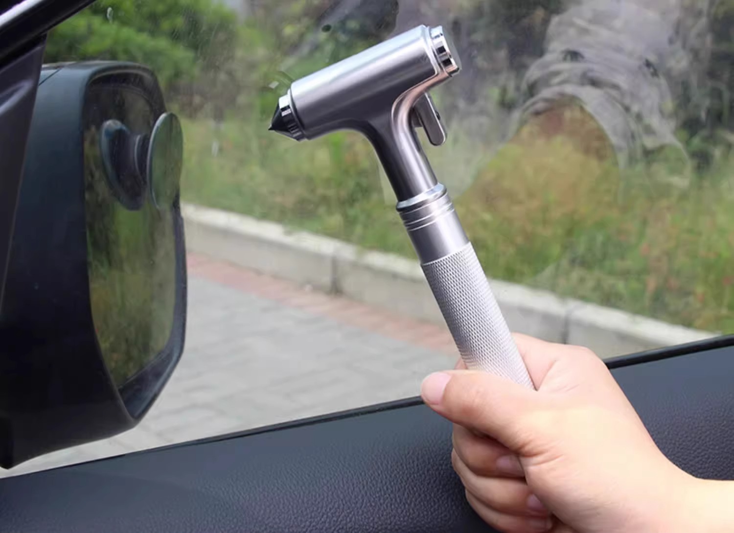 Car-mounted stainless steel safety hammer for emergency escape, multifunctional life-saving hammer, metal safety hammer, escape hammer