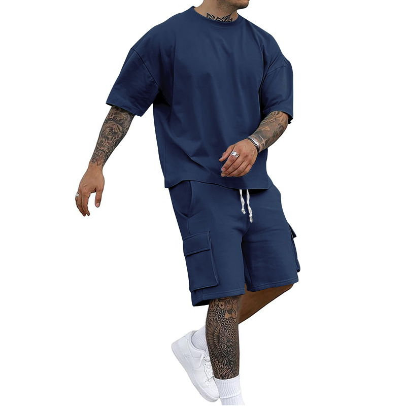 Męski komplet t-shirt i spodenki cargo w stylu sportowym_voghion.com