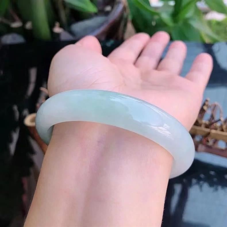 Vòng tay ngọc Miến Điện cao cấp, chất băng, màu xanh nhạt phong thủy, ngọc thật — Đường kính trong 64mm, Đường kính trong 52mm, Đường kính trong 63mm, Đường kính trong 53mm chi tiết 2