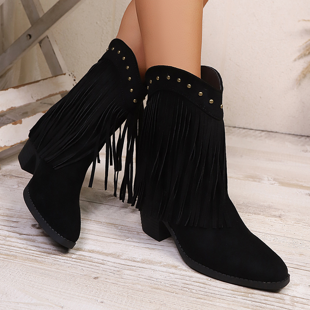 Retro-Wildlederstiefel für Damen mit hohem Absatz, Quasten, Blockabsatz, spitzer Zehenpartie und Nieten – Westernstiefel zum Hineinschlüpfen, neuer Winterstil_voghion.com
