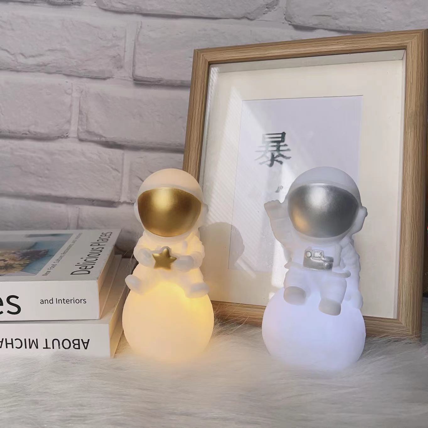 Astronaut Little Night Light Moon Creative Lamp Ornament Dorm Bedside Lamp Bedroom Gift for Friends Birthday Gift High Quality