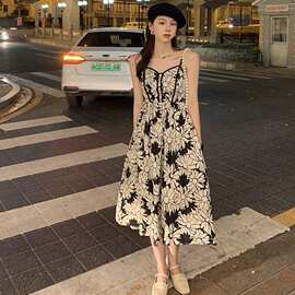 肩带可调 2024新款女装高级感轻奢吊带裙百搭显瘦碎花森系连衣裙