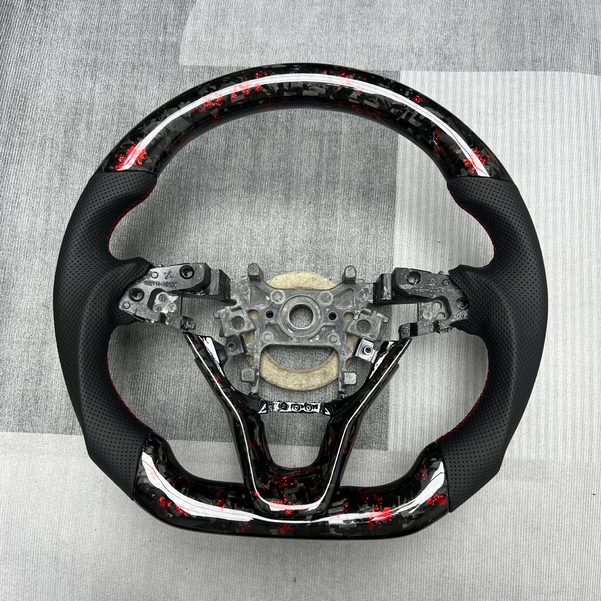 Manufacturer's Hot-Selling Custom Car Steering Wheel Suitable for Honda 10Th Generation Accord Carbon Fiber Steering Wheel Modification and Processing