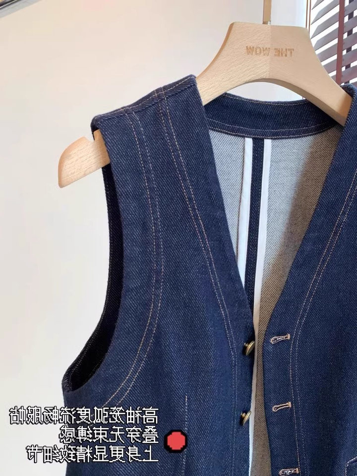 Áo vest denim nữ không tay cổ chữ V phối lớp phong cách retro, dáng ôm tôn dáng, dài 50–65 cm — Áo vest denim màu xanh (hàng có sẵn), Áo vest màu xanh đậm (có sẵn), Áo vest màu xanh đậm chi tiết 47