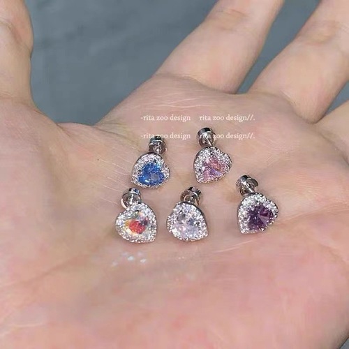 Diamond Heart Earrings, Light Luxury and High-End, Bone Stud Earrings with Cubic Zirconia, Titanium Steel, Flat Screw Ball, Allergy-Free, Women's Earrings Decorations