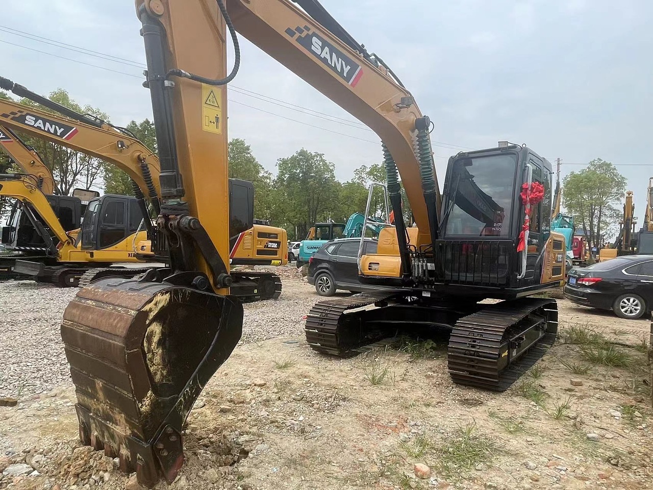 Exportación de comercio exterior para comprar excavadoras usadas Sany135 Sany215 marcas nacionales de primera línea