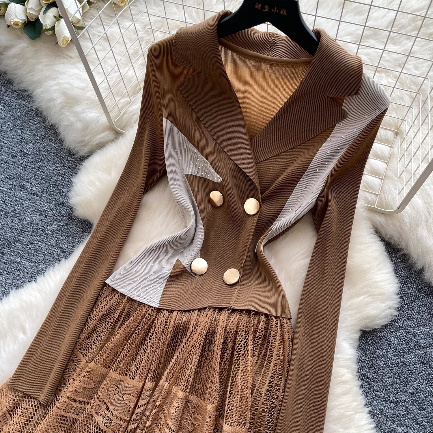 Women's French Romantic Style Lace Dress Suit Collar Slimming Pleated Long Skirt Elegant Commuting Summer Dress_ecoleips.com