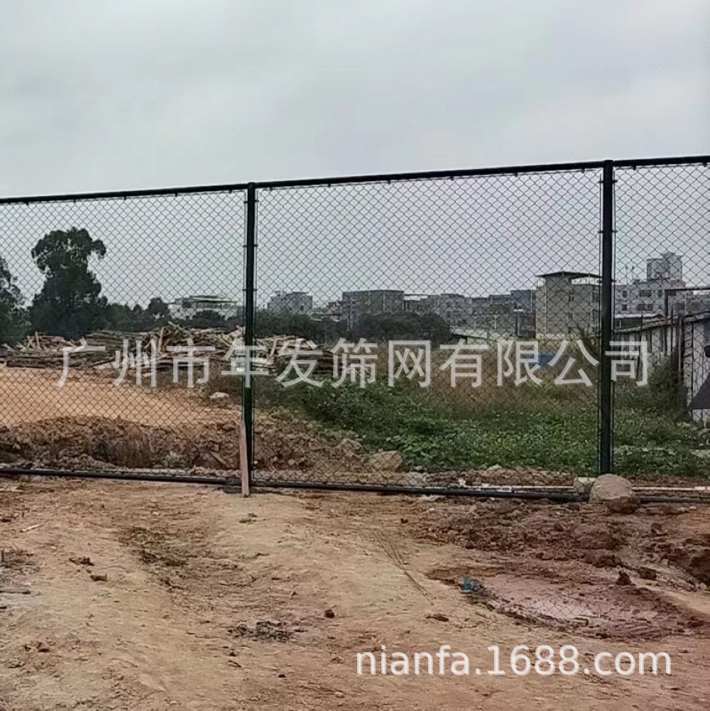 体育场pvc包塑护栏 3米高笼式足球场围栏 户外公园勾花网护栏