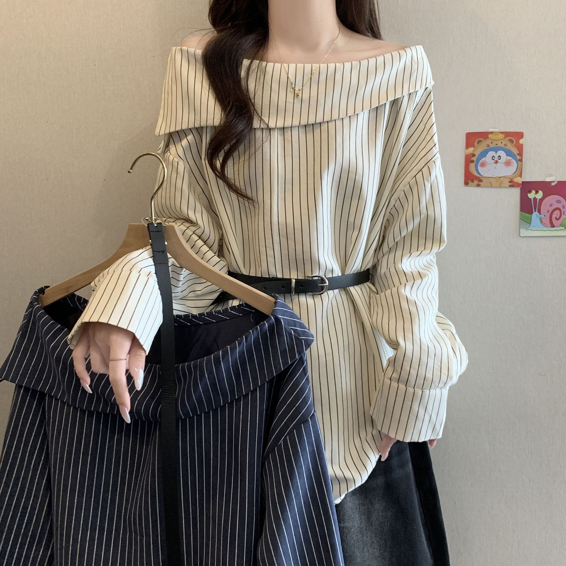 条纹长袖衬衣衬衫时尚早秋2025新款一字领气质设计收腰腰带上衣女