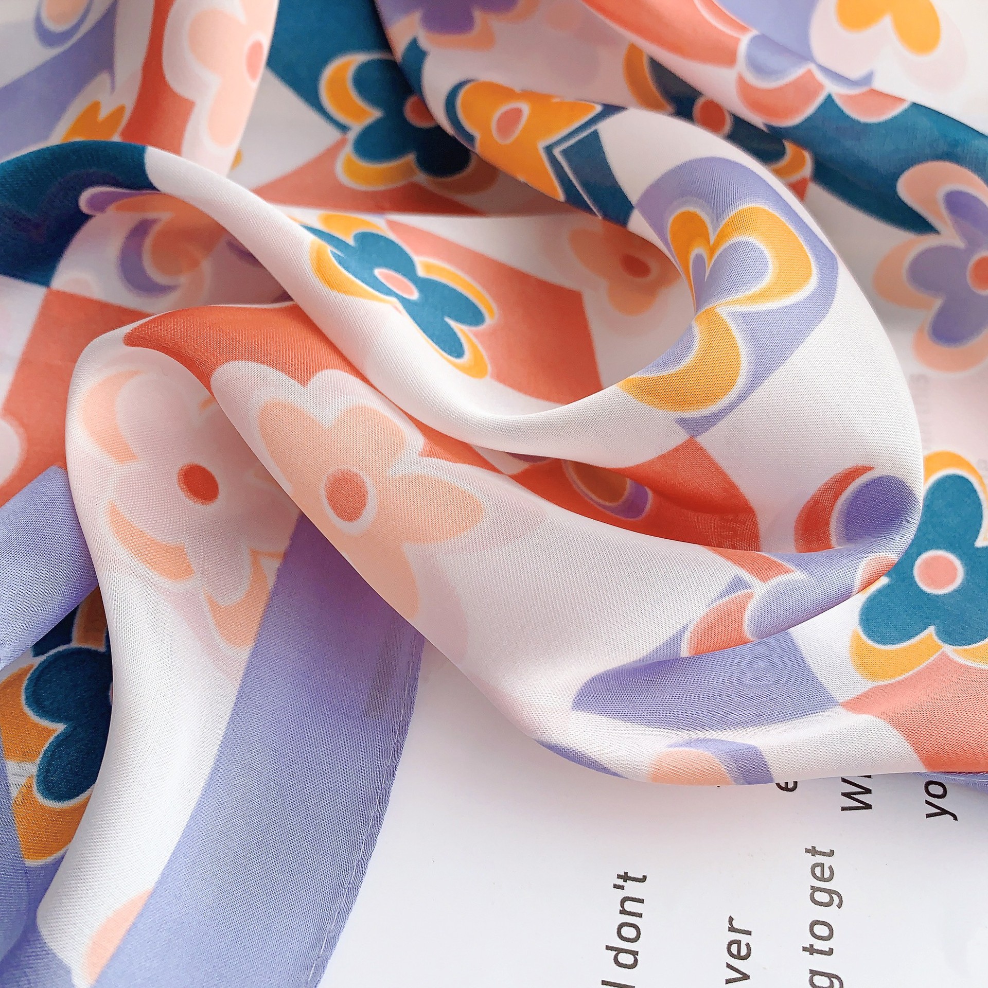 70 pequeños pañuelos cuadrados seda seda de alta calidad temperamento literario flores pequeñas bolsas de color fresco pañuelo correa de pelo pañuelo