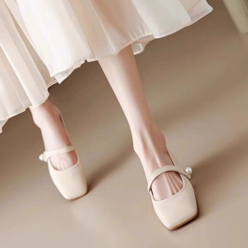 Одиночные туфли Женские плоские туфли Весна 2025 Новый французский ремень обувь Мэри Джейн Вечерний Ветер с юбкой Маленькие кожаные туфли