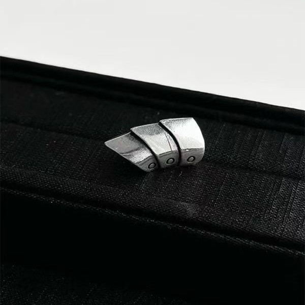 Neutral style, non-movable knight ear clips, no ear piercing required, trendy unisex retro and bold armor-style ear bone clips