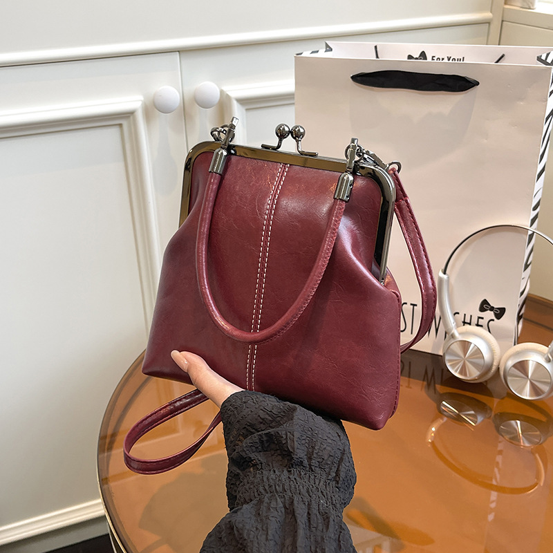 2024款新款女包手提包单肩包斜挎包夹子包英伦复古大包