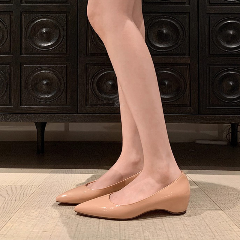Su Yinyin's Same Style Pointed Toe Inner Heightening Shoes for Women Nude Patent Leather French Slip-On Shallow Mouth Commuter Flats Shoes Summer