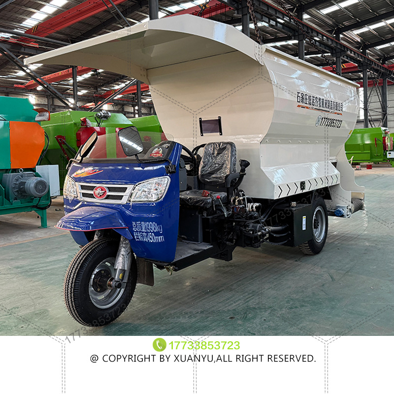 Camión de alimentación de pasto para ganado y ovejas, camión de alimentación de alimentación, camión de alimentación de alimentación de tres ruedas diesel automático