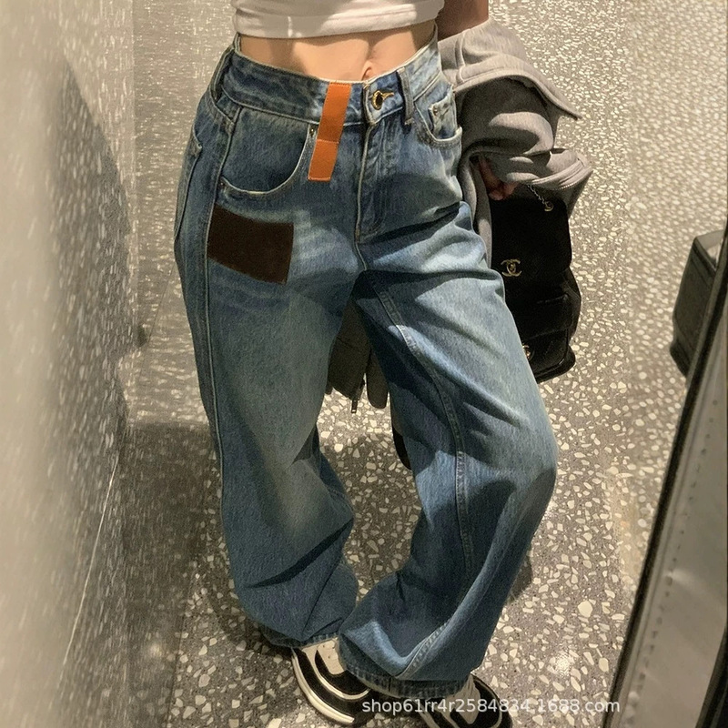 2026 Autumn New Vintage Washed Blue Jeans with Leather Label Decoration, High-Waisted Wide-Leg Jeans for Women, Loose Fit with Slimming Effect