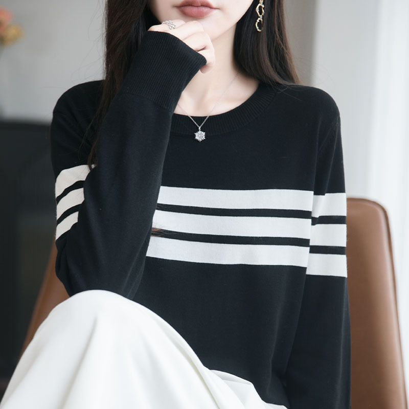 2025 New Style Inner Layering Shirt Mid-Length Sweater Women's Design Autumn and Winter Lazy Style Black Knitted Top