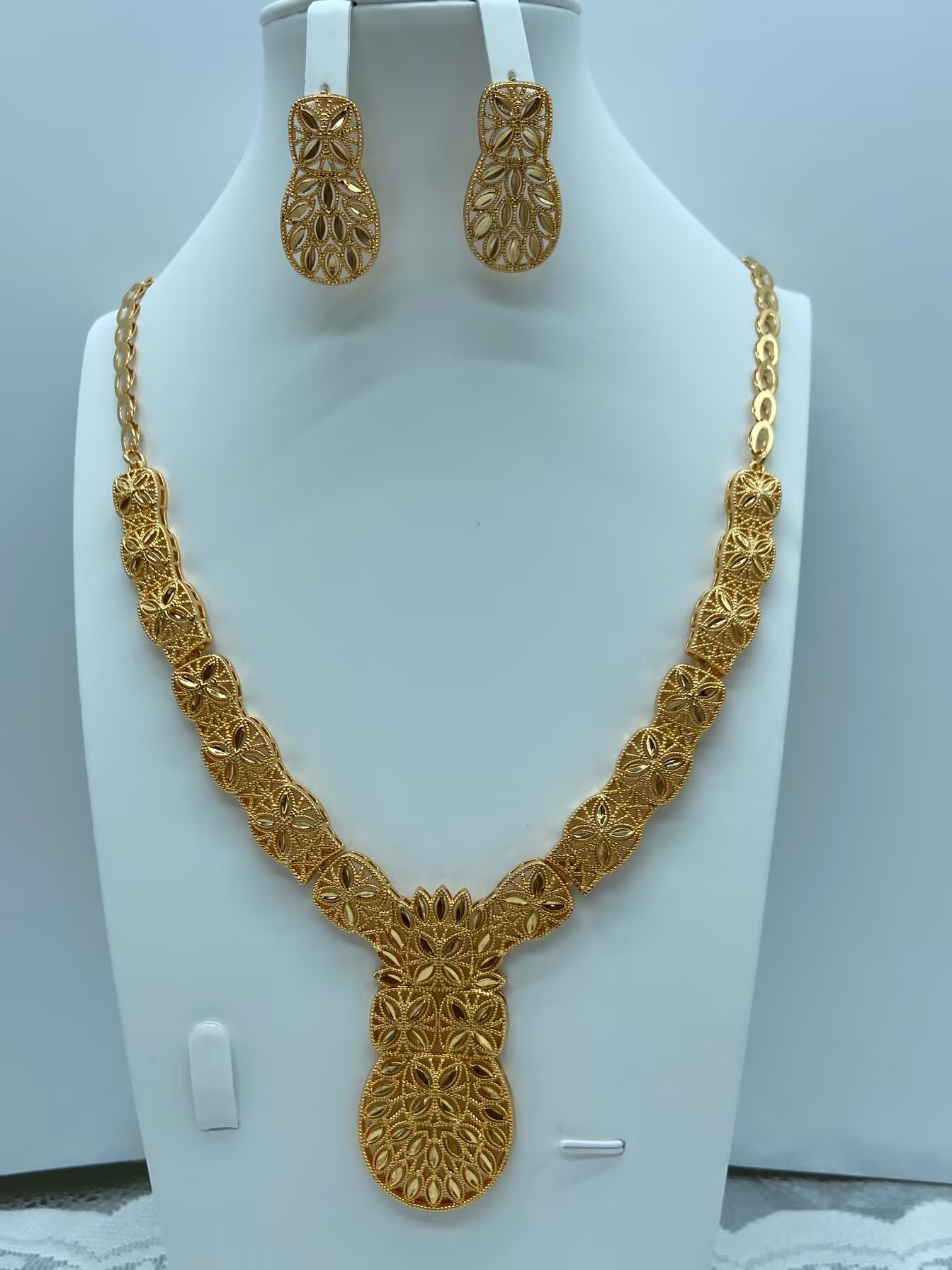 Transfronterizos de moda retro de Oriente Medio conjunto de joyería collar pendientes de boda banquete de bronce de lujo joyería dorada mujer