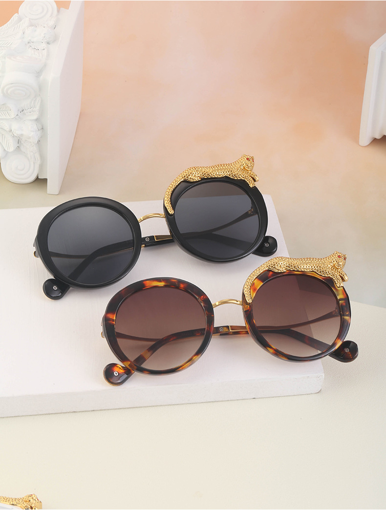 Fashion Leopard Pc Round Frame Diamond Full Frame Women's Sunglasses display picture 4