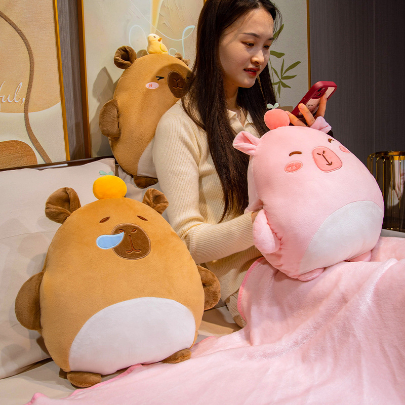 Capibala almohada delfín de agua en línea 3 en una mesa de siesta almohada caliente mano cubierta de aire acondicionado manta de oficina al por mayor