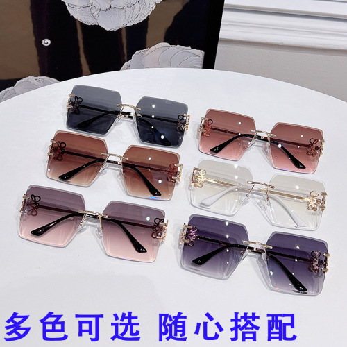 New Fashion Rims Large Frame Sun Glasses Korean Style Trendy Black Glasses with Bow Decorated Legs Wholesale 8308