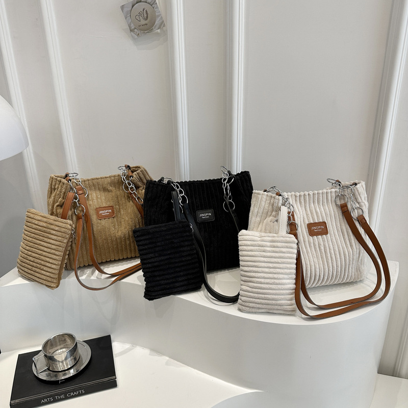 Large-Capacity Corduroy Chain Armpit Bag Tote Bag Women's Bag 2025 New Summer Trendyy Shoulder Bag Commuter Bag