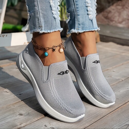 TEMU Women's Spring and Summer Old Beijing Fabric Shoes Breathable Lightweight and Comfortable Middle-Aged and Elderly Mother Shoes Wholesale