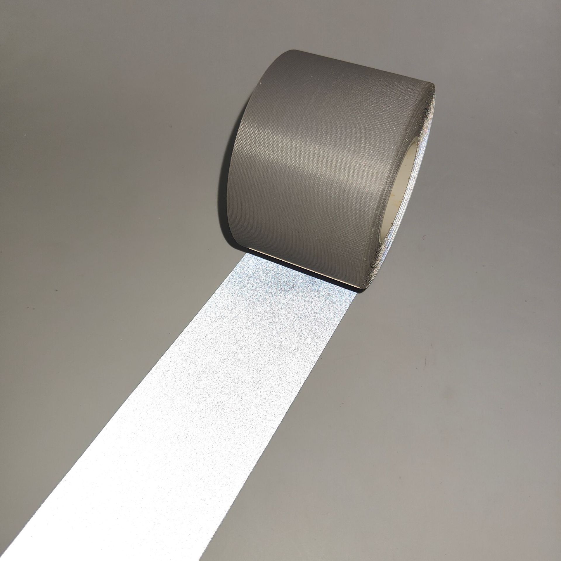 厂家供应安全背心涤纶银色防火反光条带阻燃反光面料消防设施用品