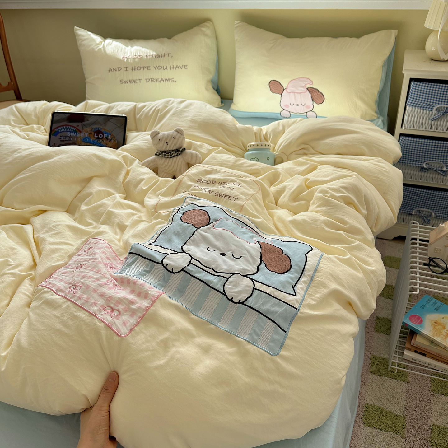 All-Cotton A-Grade Fresh and Cute Patchwork Embroidered Four-Piece Set, Pure Cotton Cartoon Bed Sheet, Fitted Sheet, Duvet Cover, Suitable for Sleeping Naked, Dormitory Three-Piece Set