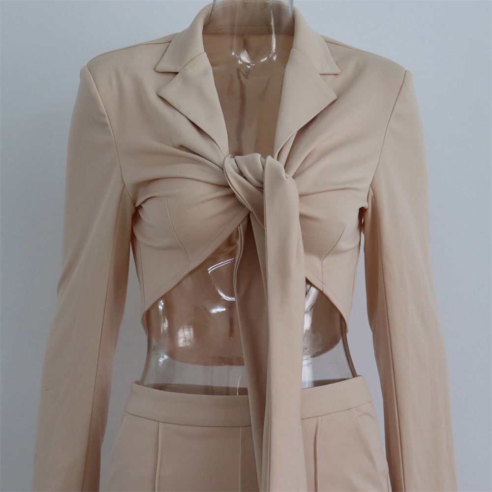 GraceChic – Europäischer und amerikanischer, sexy Schnürblazer mit langen Ärmeln, gepolsterten Schultern und eng anliegender Schlaghose – Frühjahr/Sommer 2024 (Neu)_voghion.com