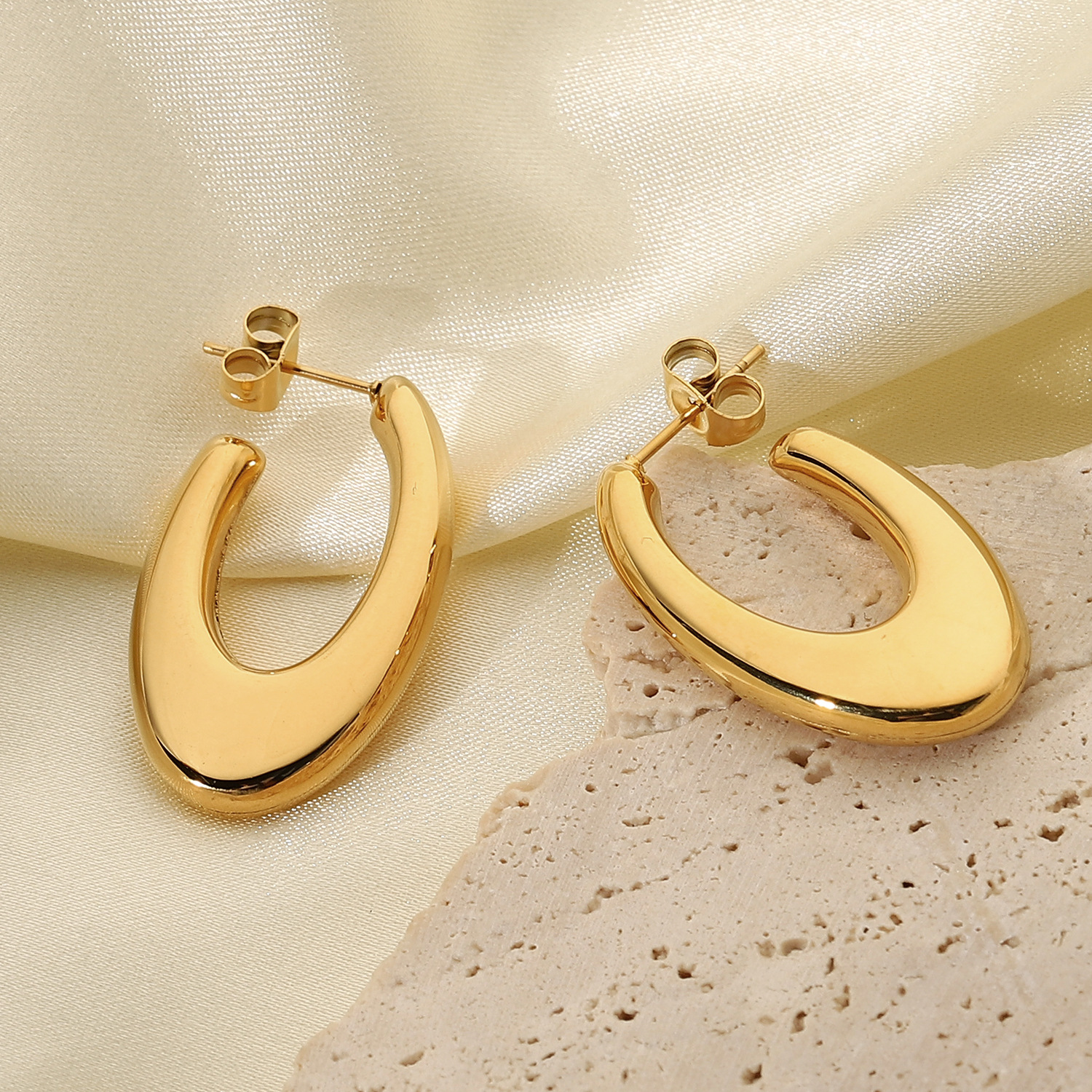 Wholesale Jewelry Oval U-shaped Stainless Steel Fashion Earrings Nihaojewelry display picture 8