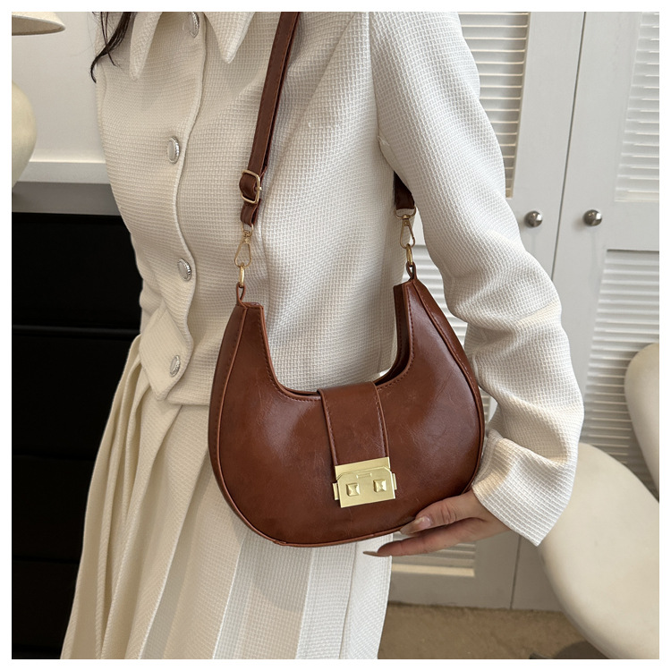 Nuova borsa a tracolla minimalista per donna, versione coreana, borsa sotto le ascelle dolce e straniera, tendenza invernale popolare, borsa da donna a forma di mezzaluna_voghion.com