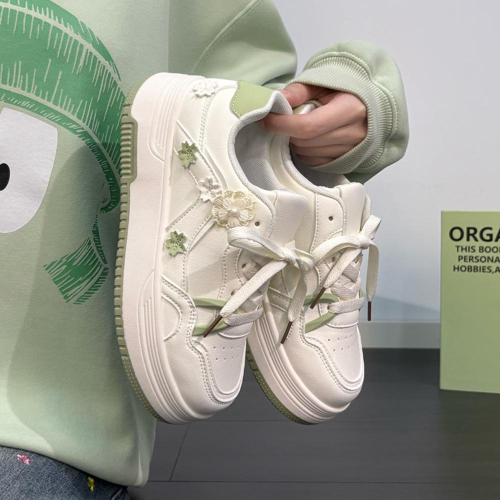 Zapatos deportivos para niñas 2026 primavera y otoño nuevos zapatos de skate para niños zapatos blancos de moda flores extranjeras zapatos casuales image 4