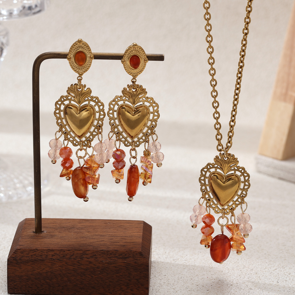 Collar de acero inoxidable para mujeres no se desvanece transfronterizamente, pendientes de borda de amor para mujeres de alta calidad transfronterizas.