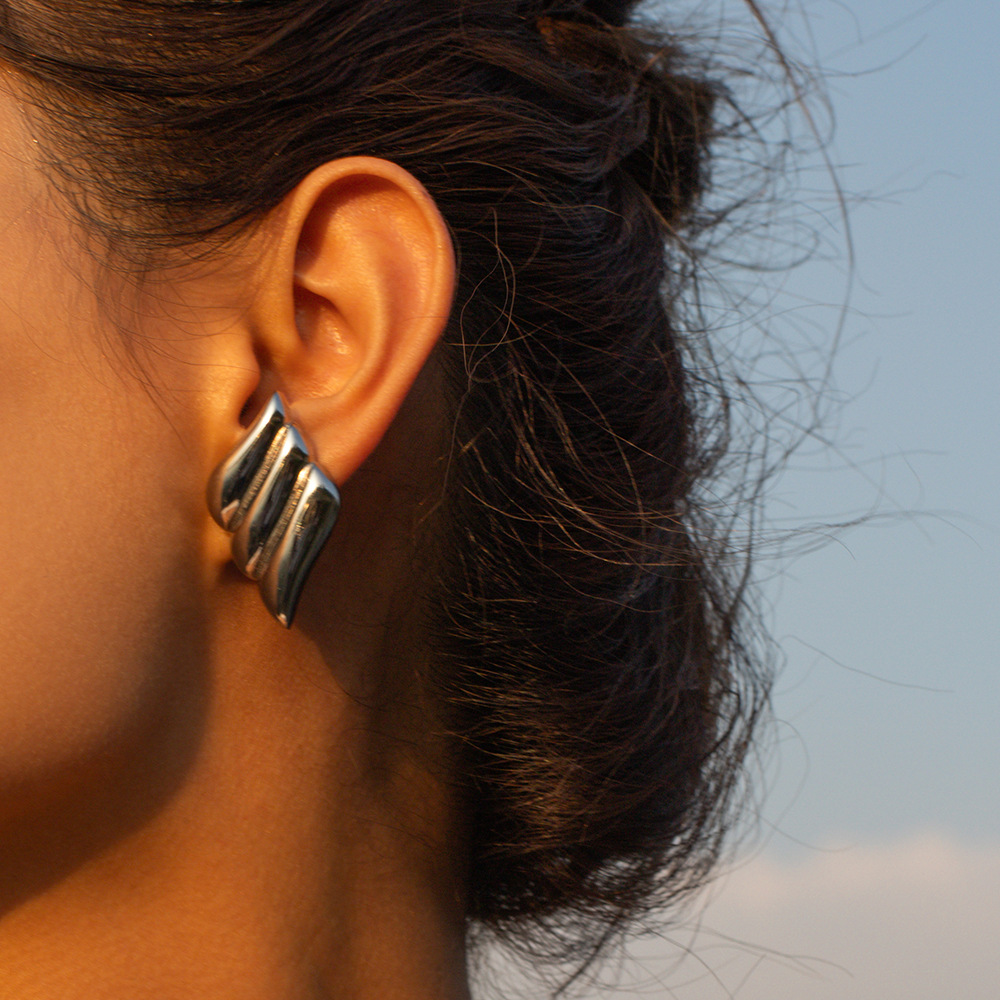 Europa y América 18K oro de acero inoxidable retro pendientes simples pendientes ins Internet celebridad de alto grado simples pendientes de acero de titanio pendientes