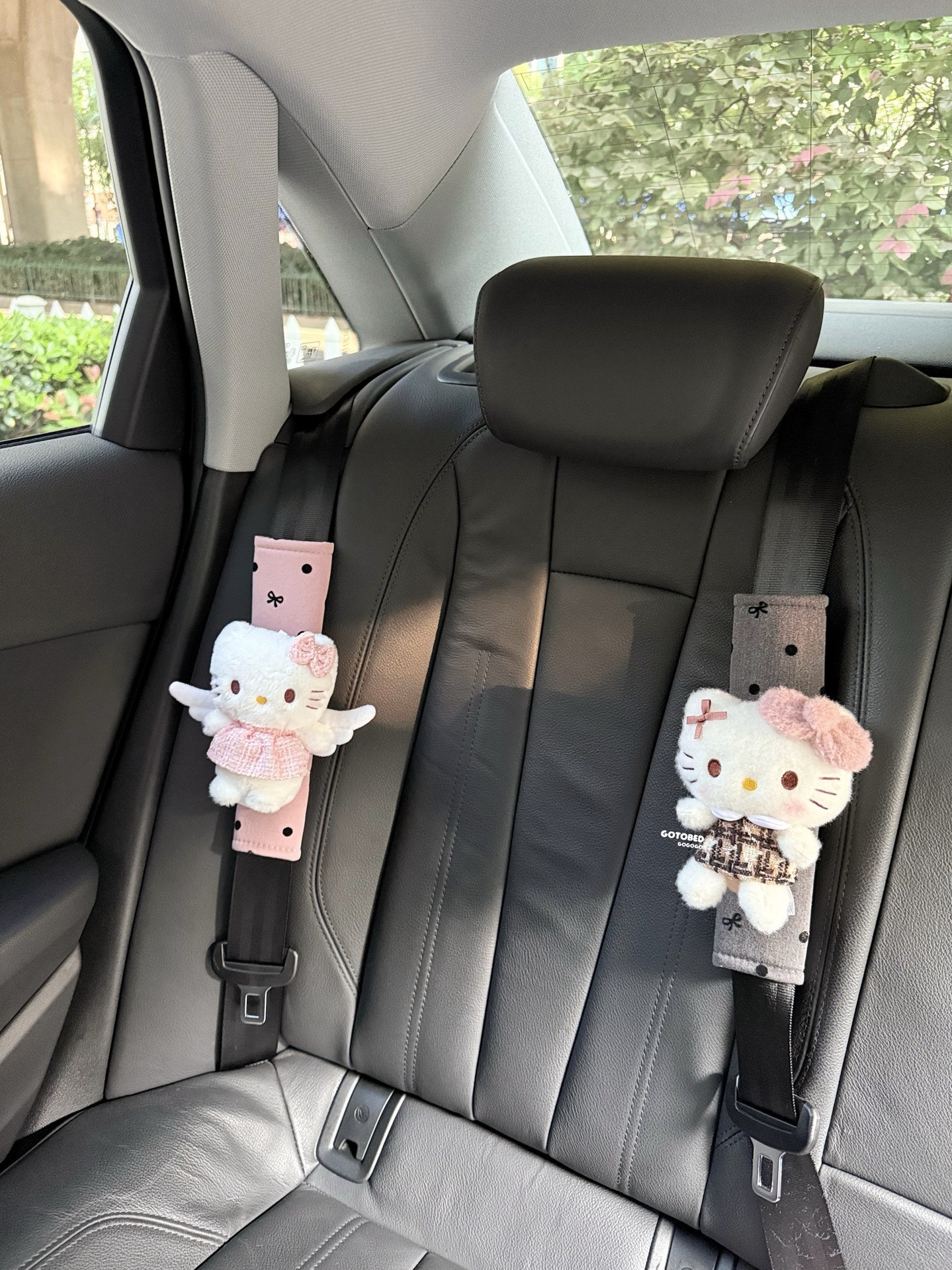 Car Seatbelt Shoulder Pads Are Comfortable and Breathable for Long-Distance Use, Providing Protection for the Shoulders and Neck, and Are an Essential Car Accessory
