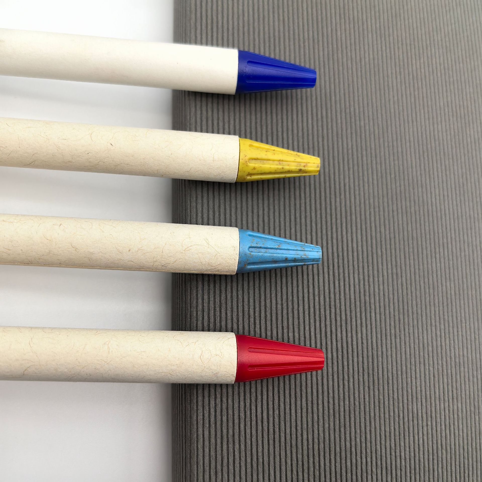 Presione bolígrafo de papel de color ecológico personalizado LOGO comercio exterior bolígrafo de tubo de papel blanco reciclado bolígrafo de caja de leche