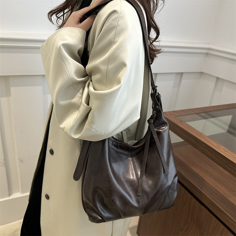Nuevo bolso de mujer casual versátil bolso de hombro de piel suave2024 sensación de alto nivel versátil bolso de brazo bolso especial