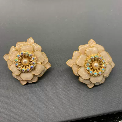three-dimensional petal brooch earring, Yaxa sancaqları