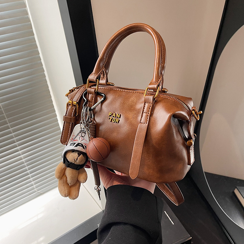 Autumn and Winter Vintage Handbag Women's 2024 New Fashionable South Korea Bowling Bag Simple Shoulder Crossbody Bag Pillow Bag