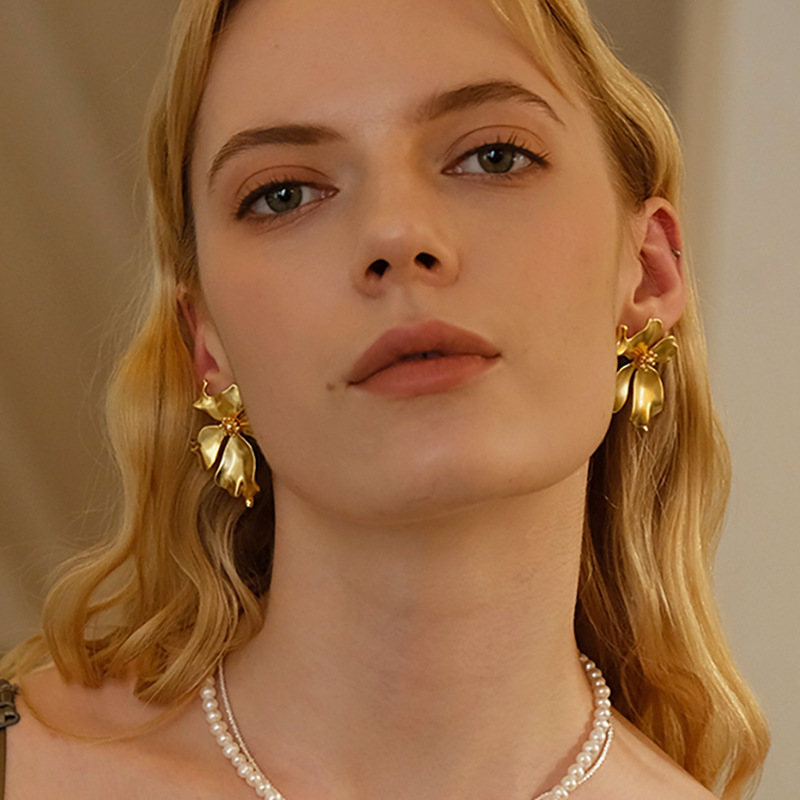 Fashion Flower Copper Inlay Zircon Ear Studs 1 Pair